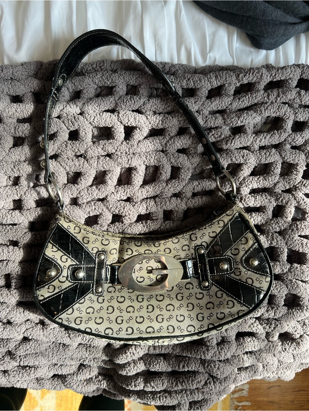 Black and Cream G-Pattern Shoulder Bag